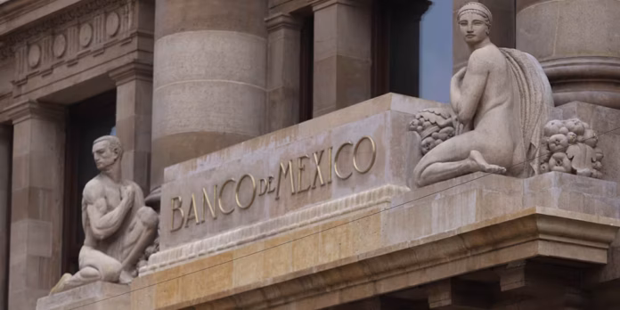 Banxico eleva a 1.30% su previsión de crecimiento para México en 2026, aunque persisten riesgos internos