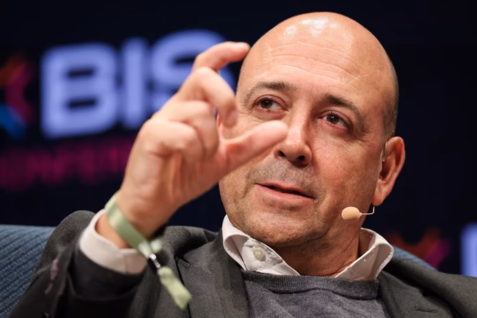 Fernando Carro reclama un cambio en la FIFA y desafía la continuidad de Infantino