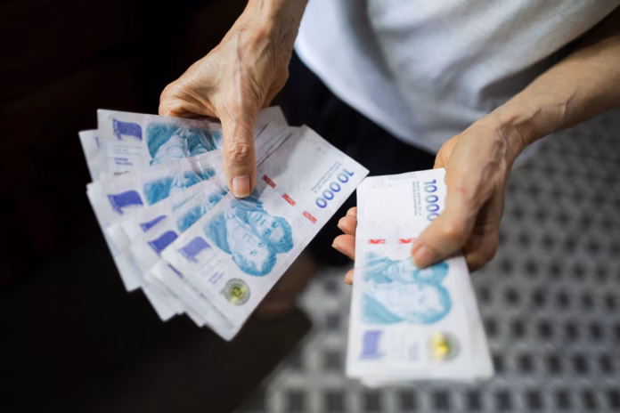 El Gobierno fija el salario mínimo hasta abril de 2027 y profundiza la disputa entre sindicatos y empresas