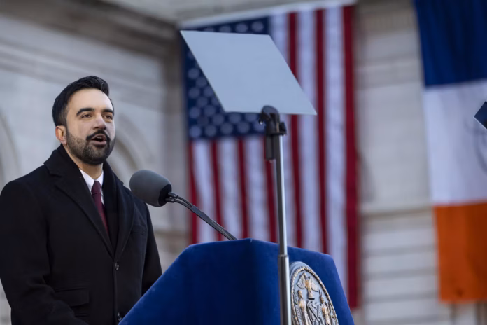 Nueva York permitirá mantener los comedores al aire libre durante todo el año bajo la ley firmada por Zohran Mamdani