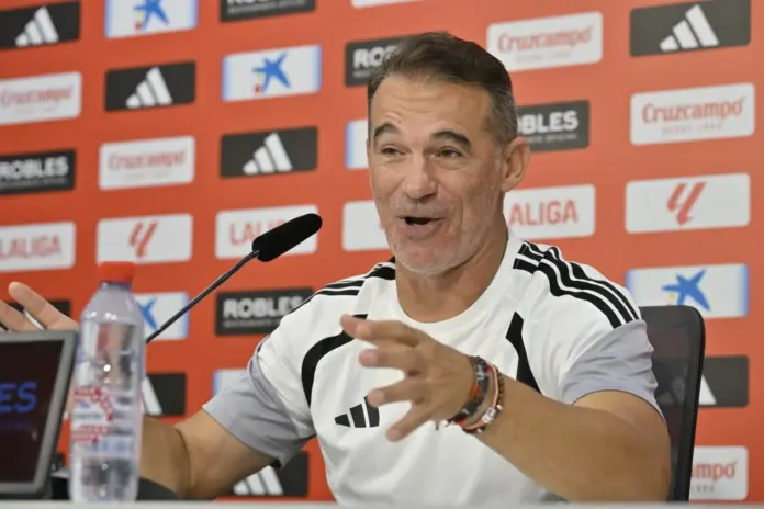 Luis García Plaza destaca la renovación del Sevilla y condiciona el papel de Rubén Vargas a su recuperación